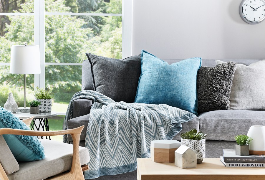 BBNT-Decorator-LS-Simple-Geo-Winter-2016-2-Cushions